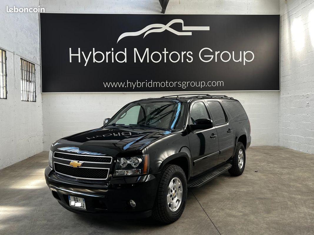 Chevrolet Suburban - Photo 1