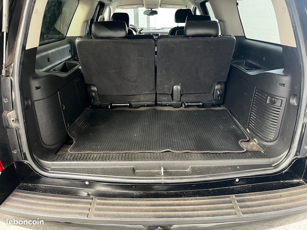 Chevrolet Suburban - Photo 7