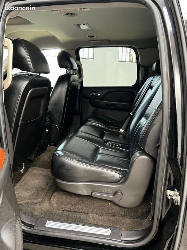 Chevrolet Suburban - Photo 8