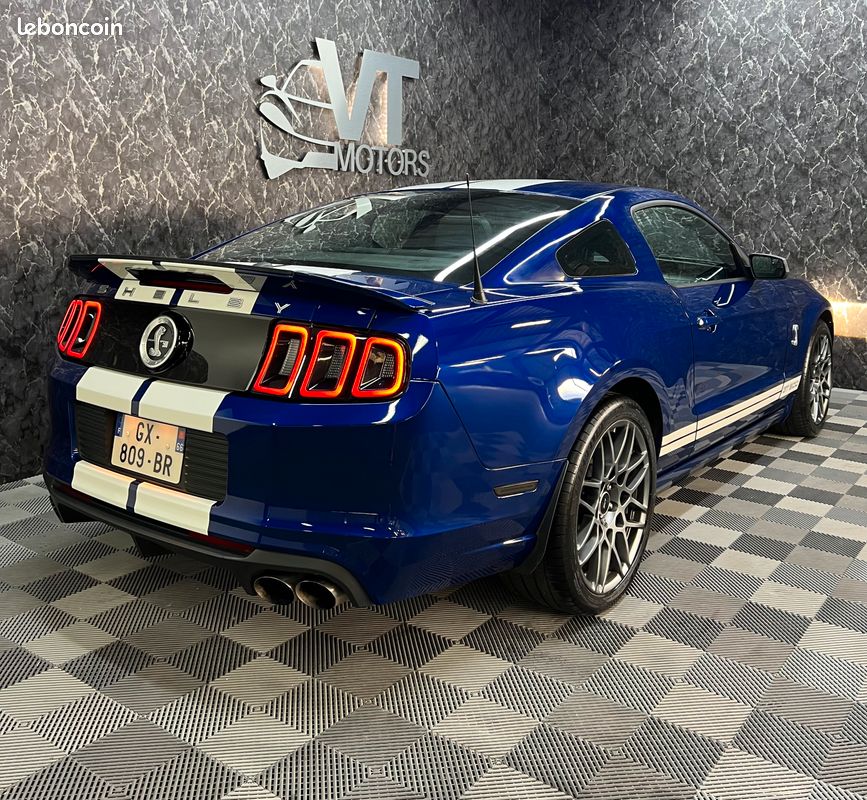 Ford Mustang Shelby GT500 - Photo 3