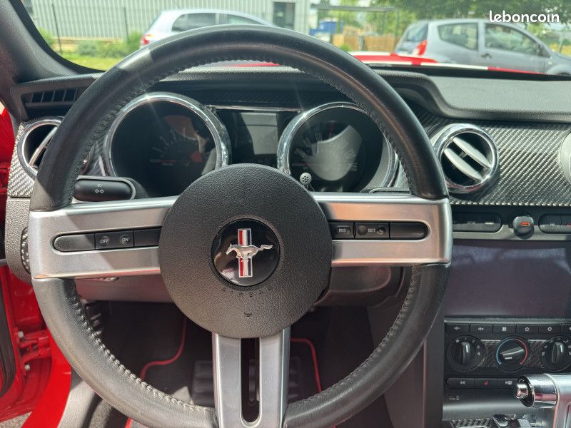 Ford Mustang GT Premium - Photo 6