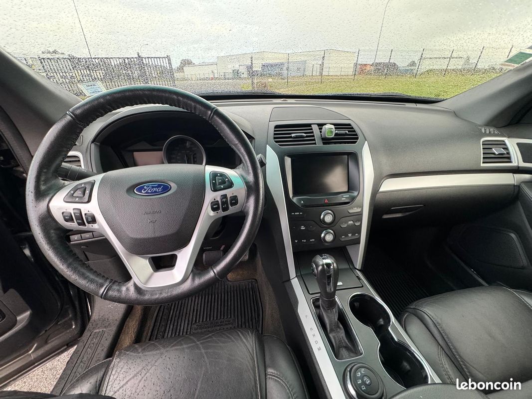 Ford Explorer XLT - Photo 2