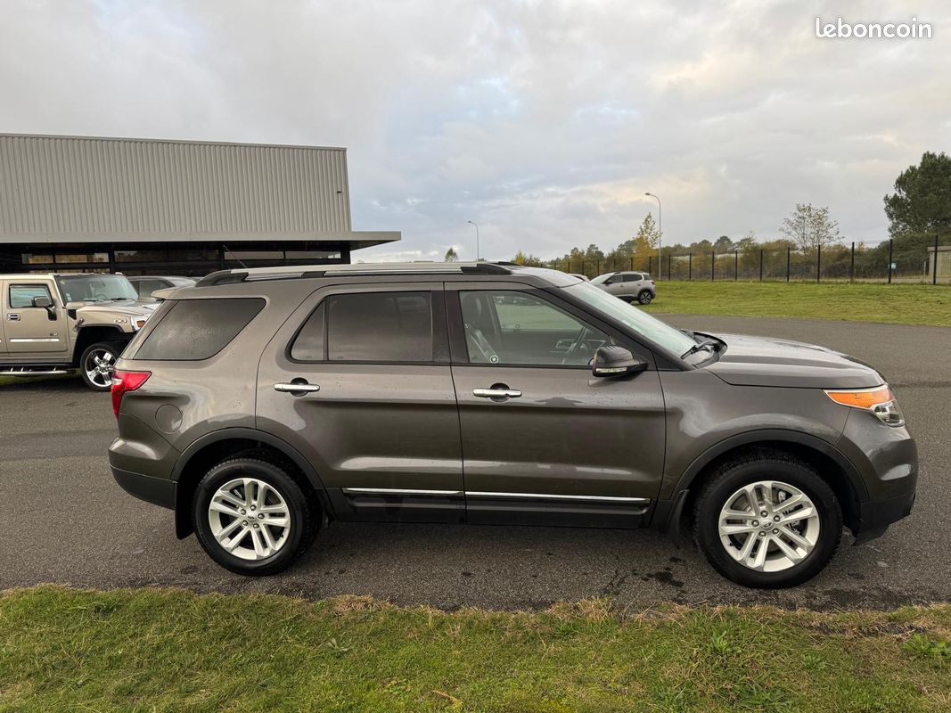 Ford Explorer XLT - Photo 3