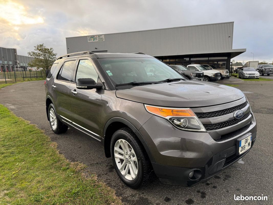 Ford Explorer XLT - Photo 4