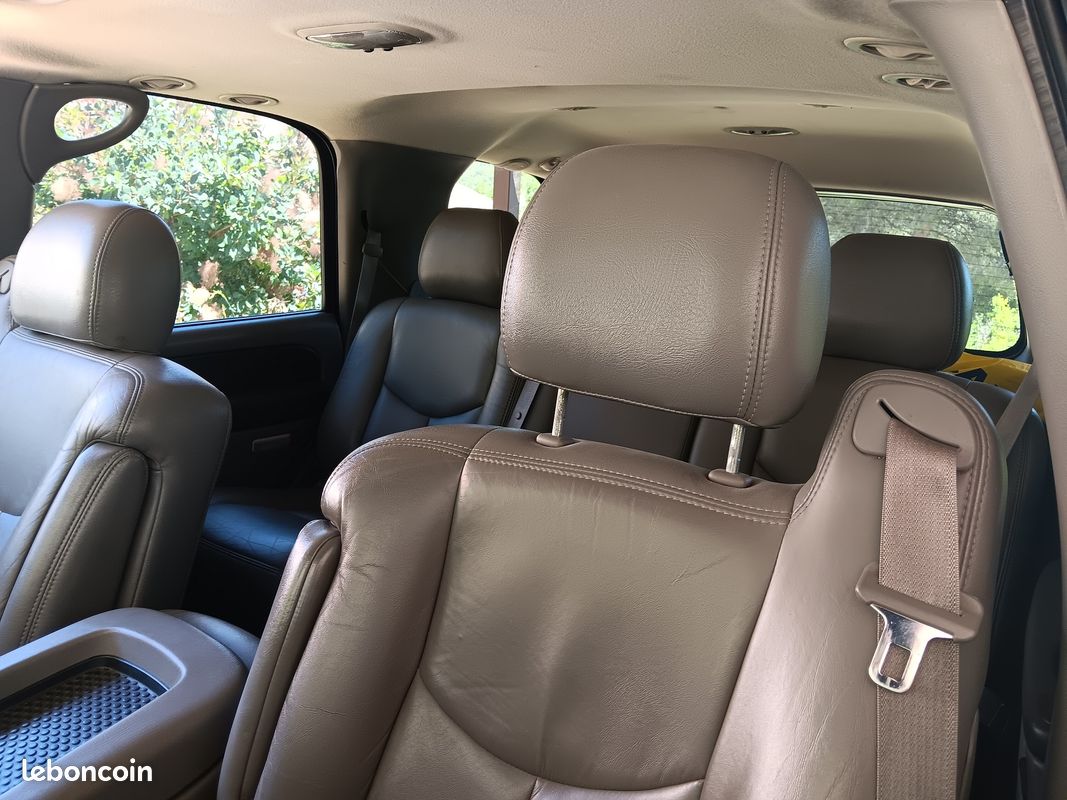 Chevrolet Tahoe - Photo 3