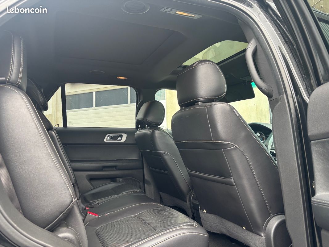 Ford Explorer - Photo 6