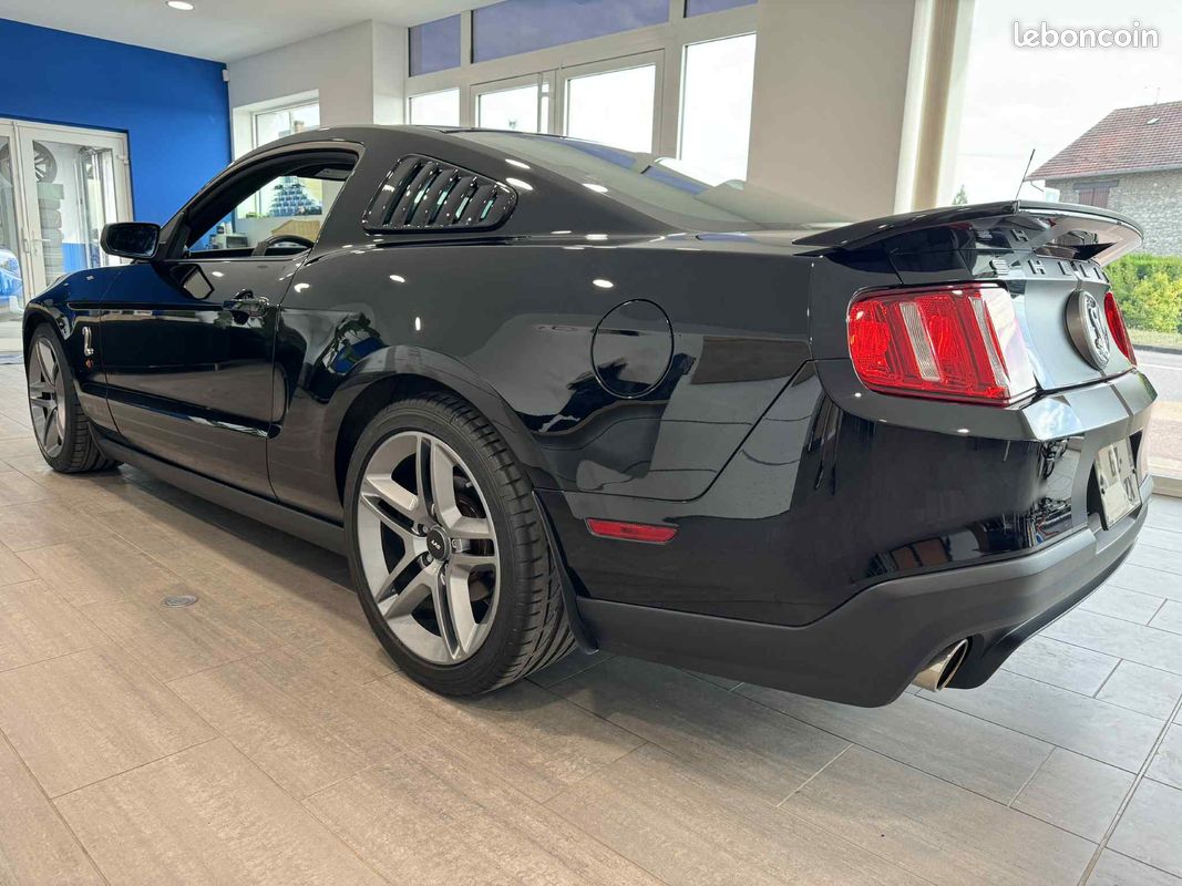 Ford Mustang Shelby GT500 - Photo 4