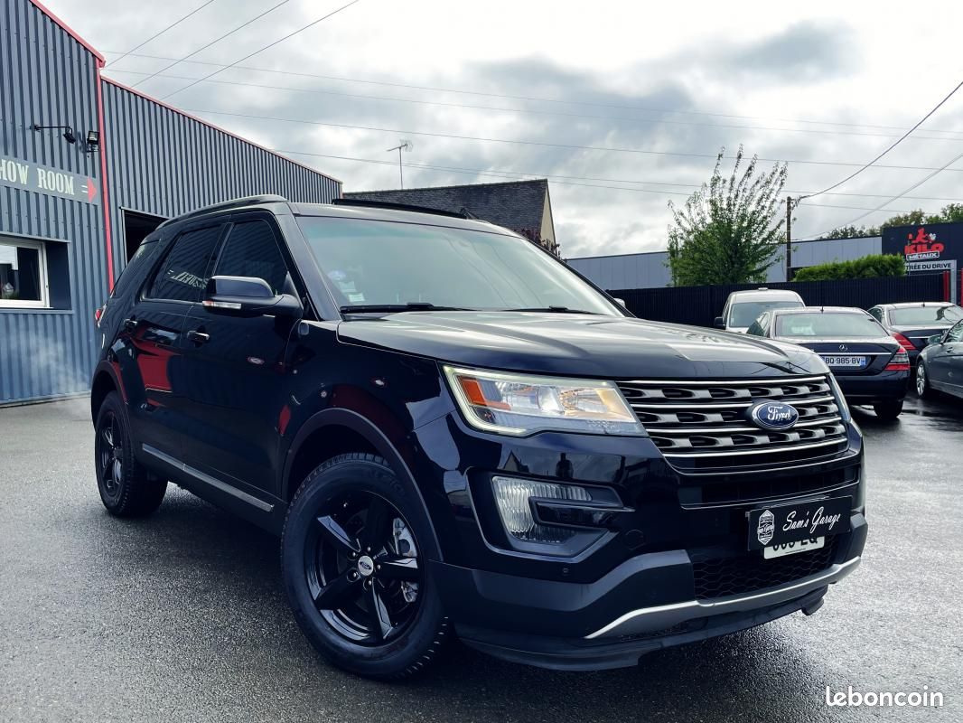Ford Explorer Titanium XLT - Photo 2