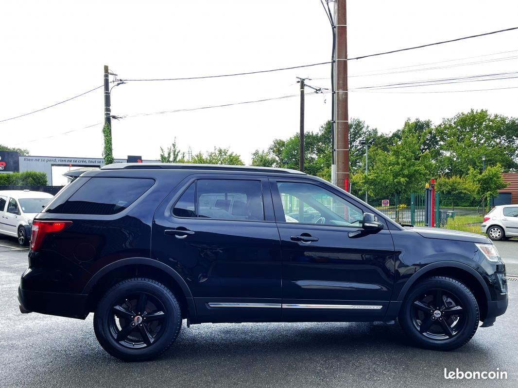 Ford Explorer Titanium XLT - Photo 3