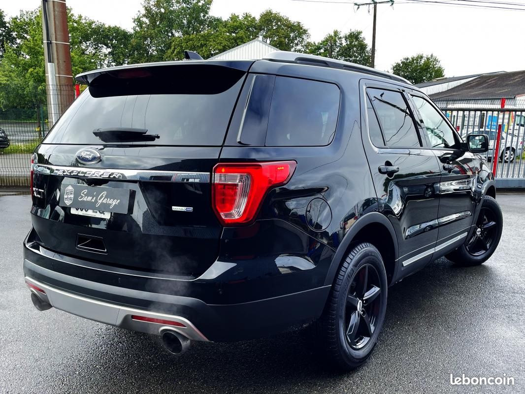 Ford Explorer Titanium XLT - Photo 4