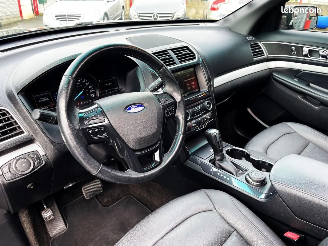 Ford Explorer Titanium XLT - Photo 7